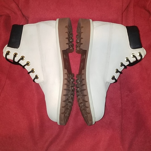 TIMBERLAND/SUPREME COLLABORATION OFF WHITE/GOLD… - Picture 9 of 16